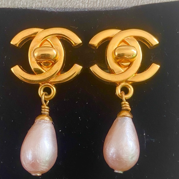 CHANEL Jewelry - Chanel Vintage Pearl Interlock CC 24k Gold Plated Earrings
